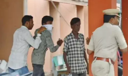 Stone pelting on CM Jagan: One held in Vijayawada