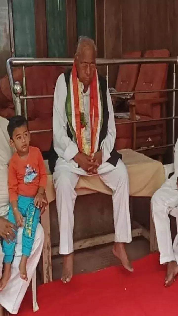 Former MP V. Hanumantha Rao holds silent protest at his residence in Amberpeta.