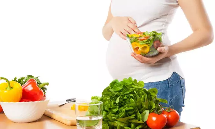 Expecting Moms Stay cool and healthy with these summer tips