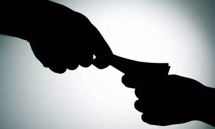 Sub-registrar in Karimnagar in ACB net for Rs 10,000 bribe