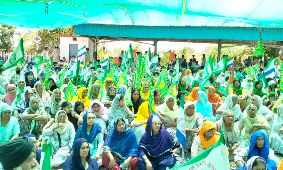 Kisan Andolan 2.0: Farmer unions stand by families of kin held in Haryana