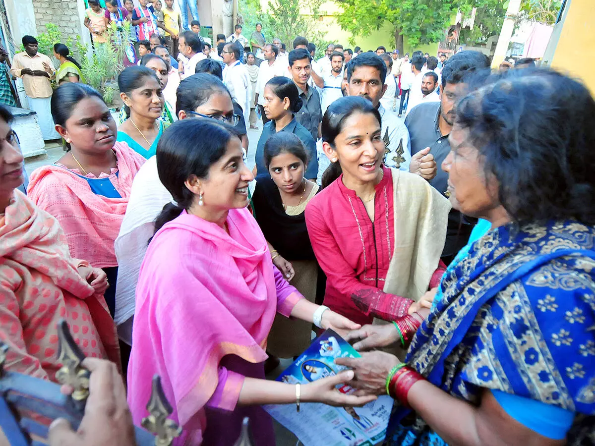 YS Bharathi during her campaign in Pulivendula. 