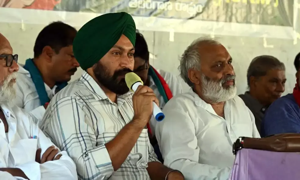 Samyukta Kisan Morcha urges Telangana farmers to vote against BJP on May 13