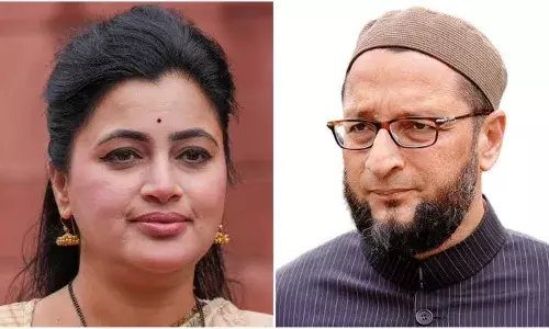 Remove police for 15 seconds: BJPs Navneet Rana to Owaisi brothers; not scared, says AIMIM