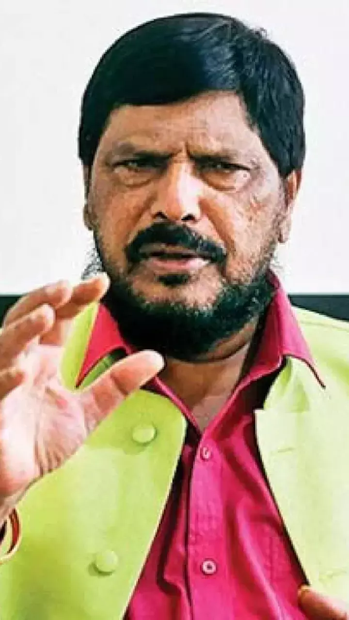 Athawale files complaint against Rahul Gandhi
