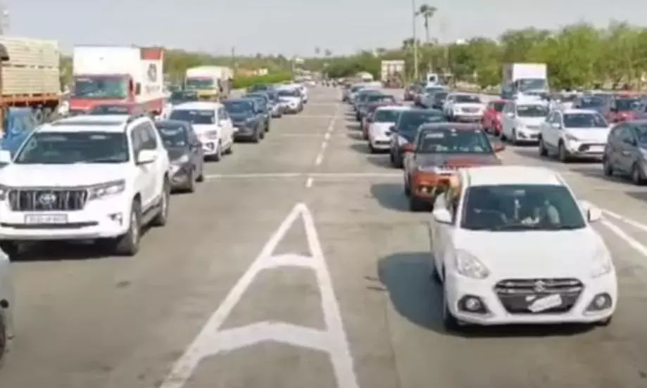 AP Polls: Bus stations, toll plazas witness rush as voters head home to exercise franchise