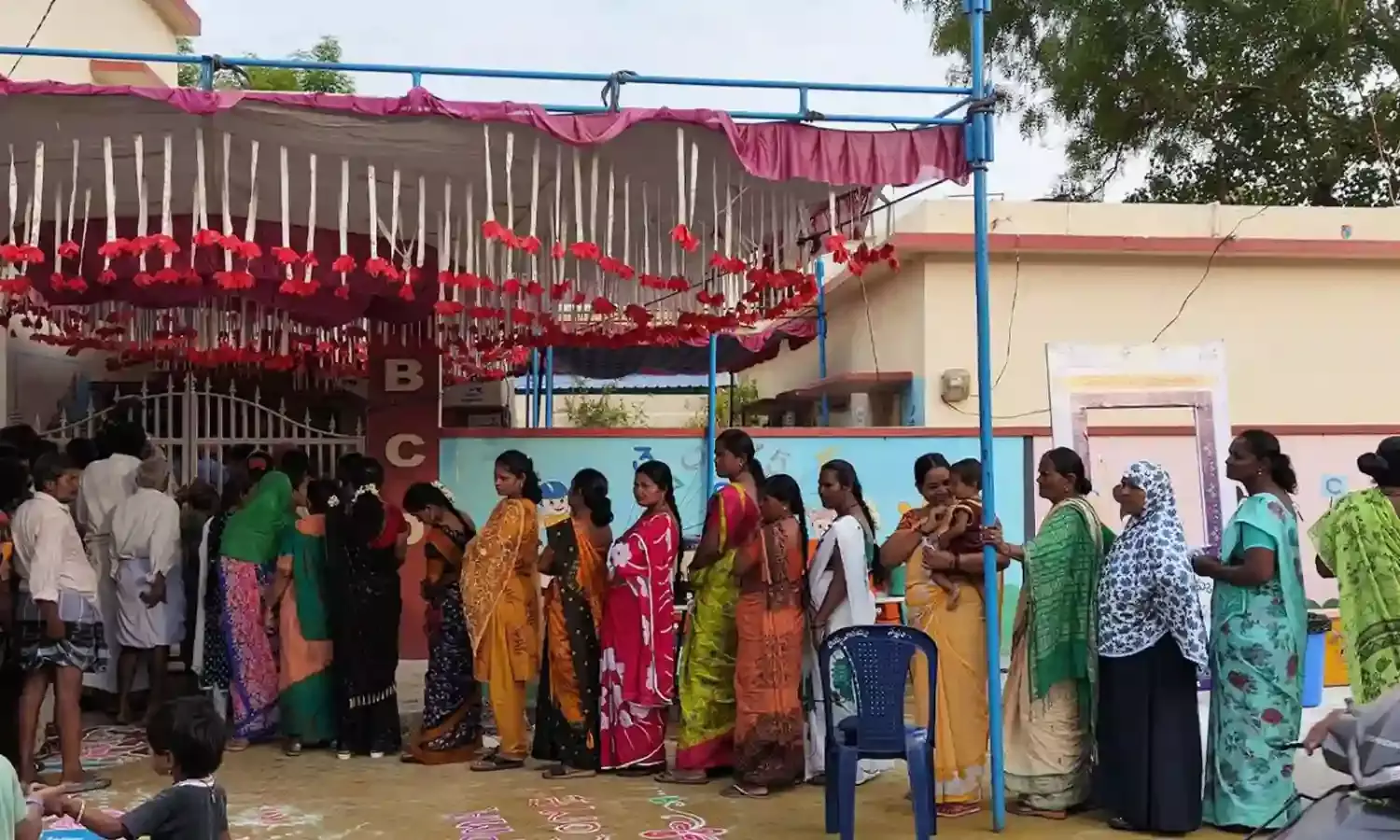 Polling begins for 25 LS, 175 Assembly seats in Andhra; 17 LS seats in Telangana