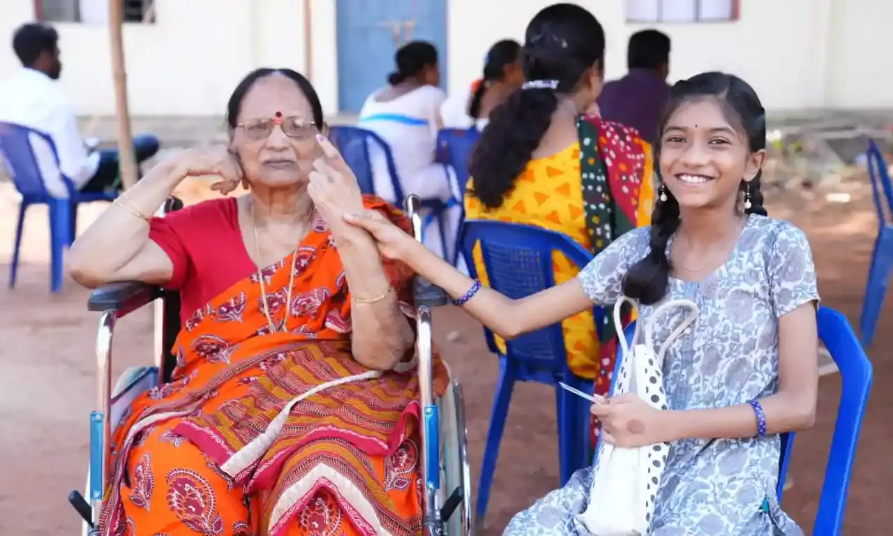 Live Updates: Andhra records 23.1% voter turnout in LS polls, 23% in Assembly polls at 11 am