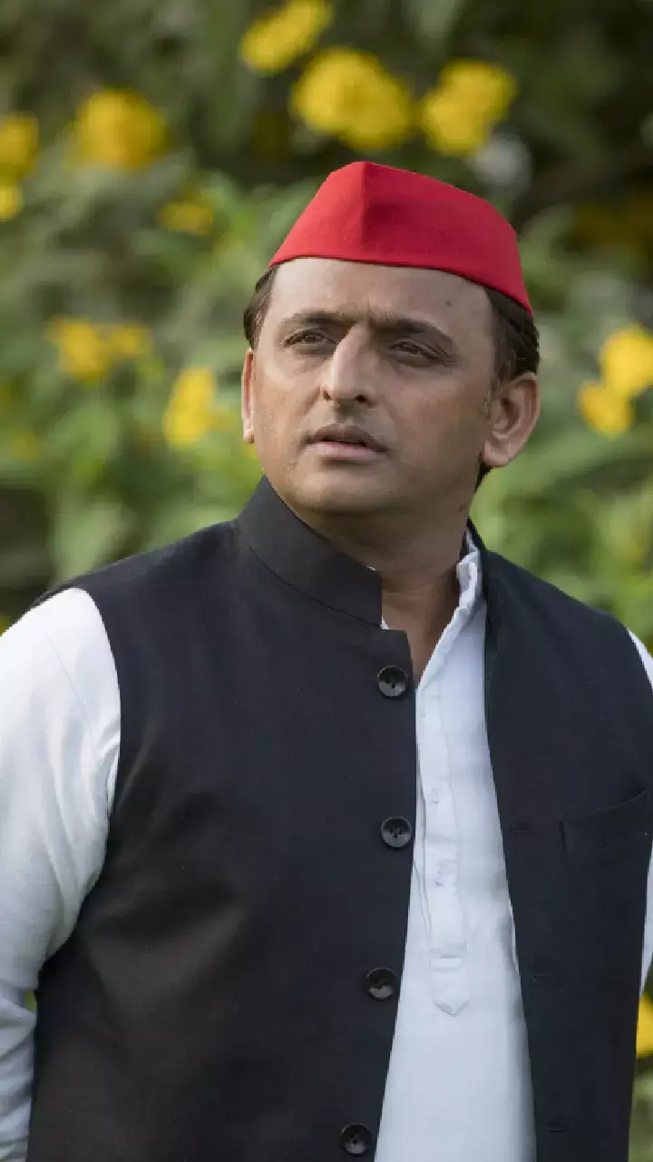 Akhilesh Yadav takes a jibe at 400 paar
