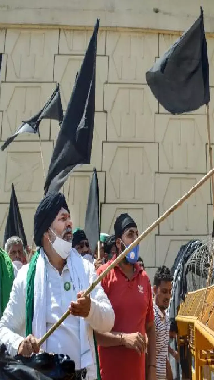 Farmers to show black flags to PM Modi