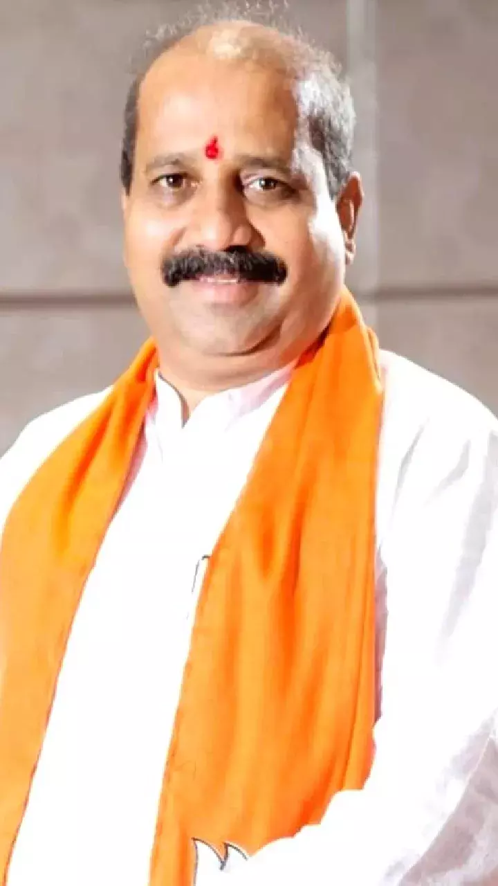 BJP issues notice to former MLA Bhat