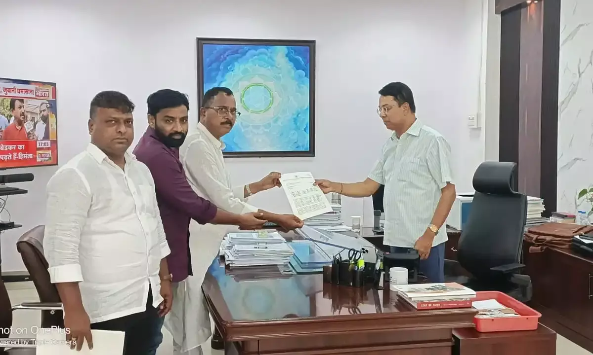 Congress files complaint against KTR for Palli Batana remarks on Teenmaar Mallanna