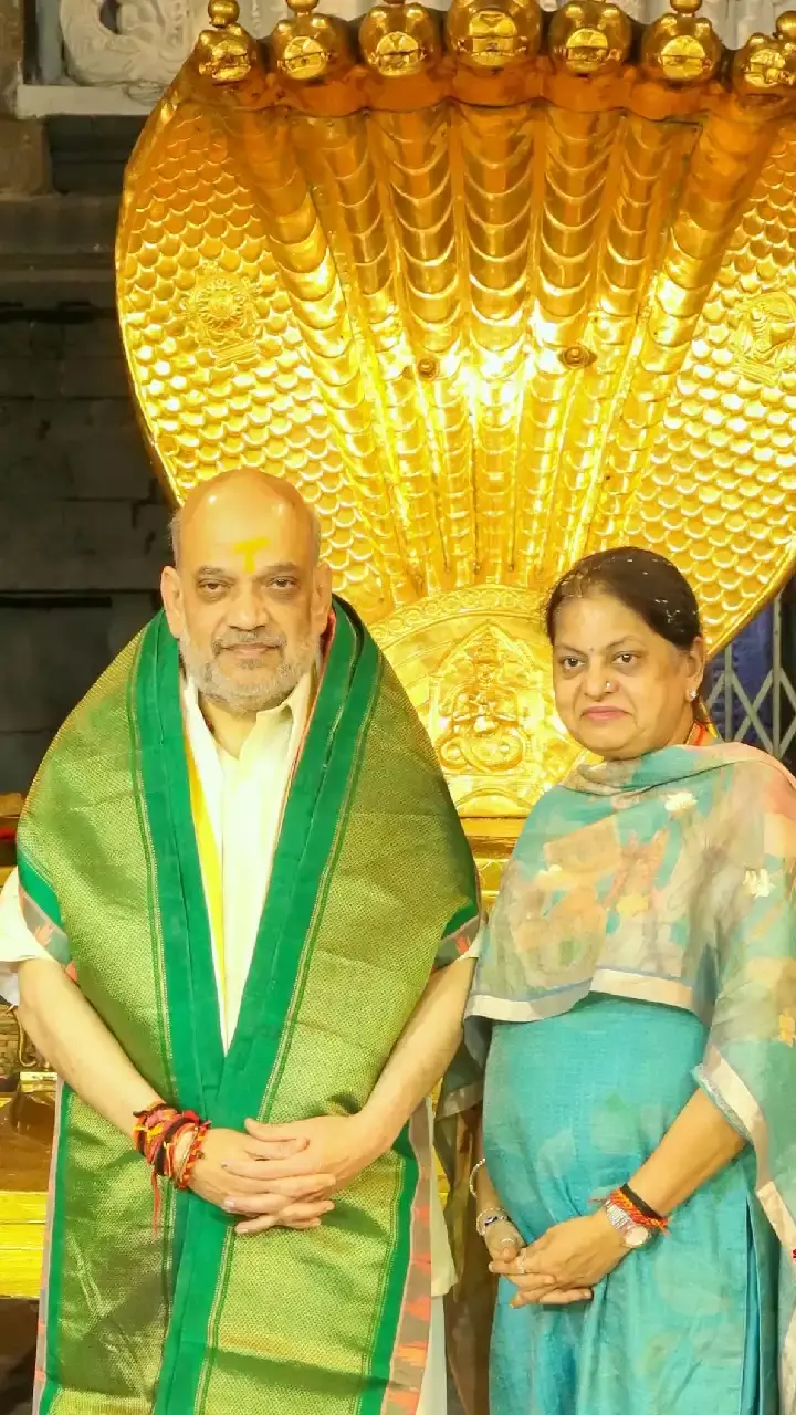 Amit Shah offers prayers at Tirupati
