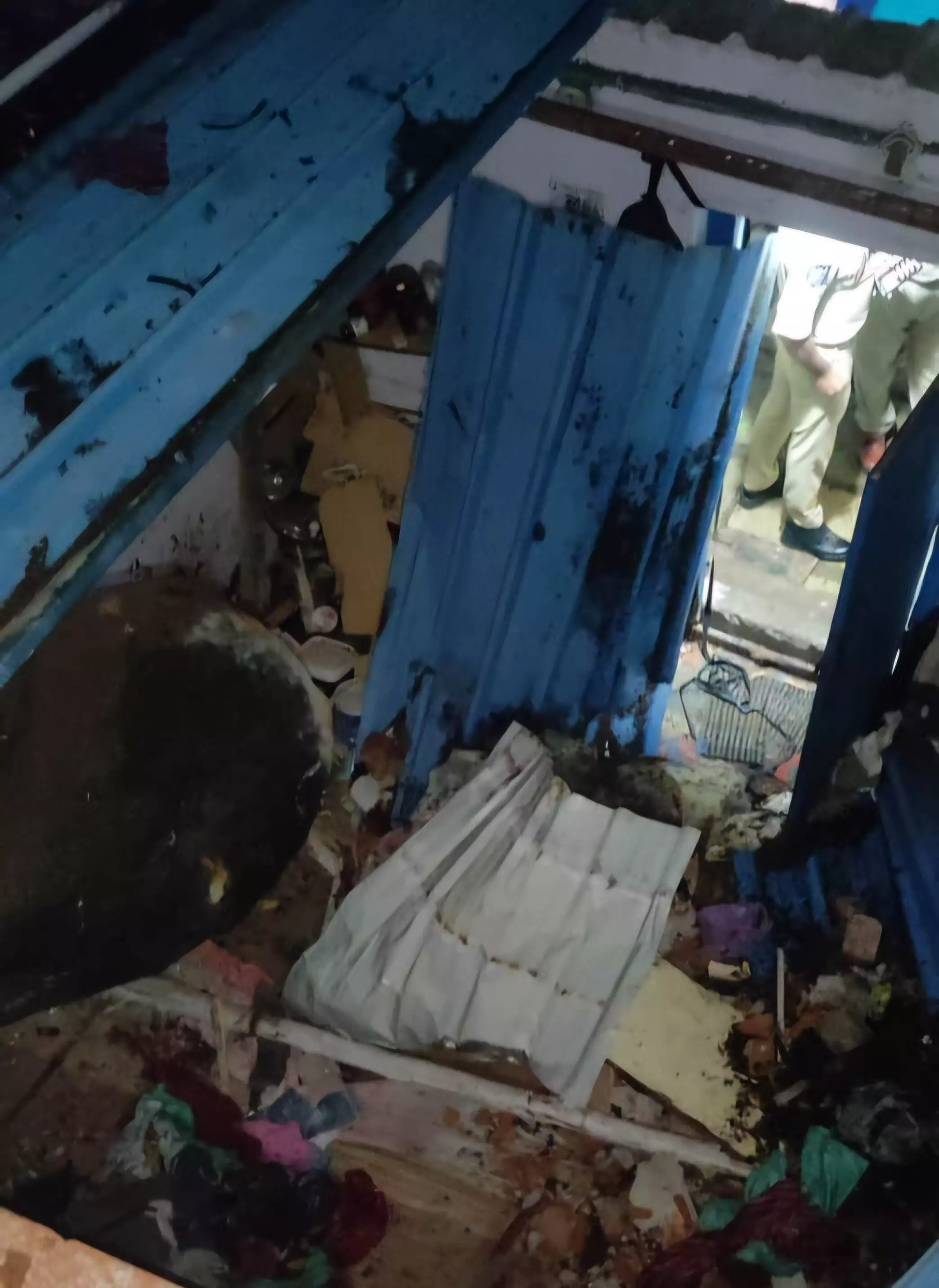 Hyderabad: Boulder crushes house at Allabanda Basti; minor killed, 6 injured Hyderabad: Boulder crushes house at Allabanda Basti; minor killed, 6 injured
