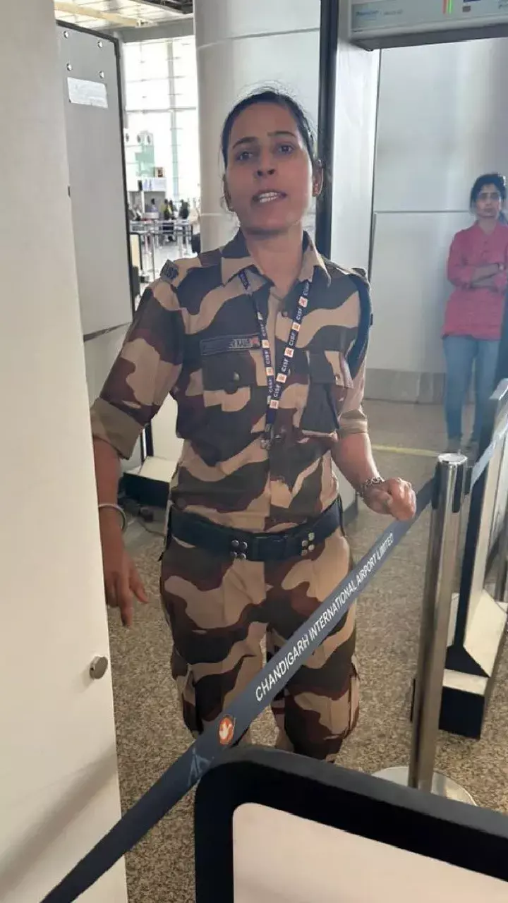 Kangana slapped by CISF lady constable