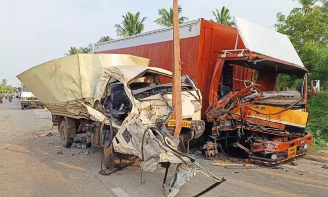 Six killed in mini truck-DCM van collision in Andhra Pradesh