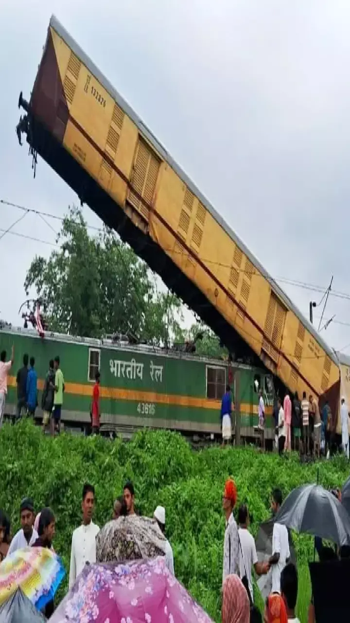 9 killed after Goods train rams into Kanchanjunga Express in Bengal