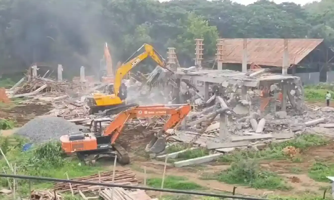 YSRCP’s under-construction office demolished in Tadepalli; Jagan says ‘court order defied’