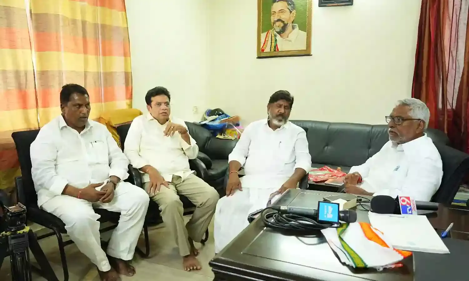 BRS MLA Sanjay’s joining: Telangana Congress sends teams to pacify Jeevan Reddy