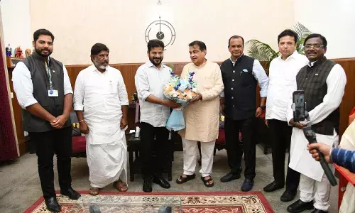 Declare south RRR as national highway; upgrade Hyderabad ā Vijayawada NH to 6 lanes: CM Revanth to Gadkari