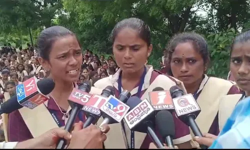 Suryapet hostel students find alcohol bottles in principalās room; protestĀ forĀ suspension