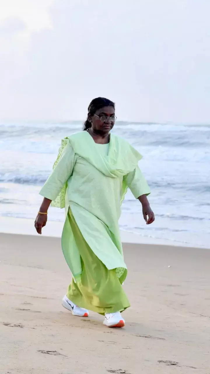 President Murmu walks on Puri beach