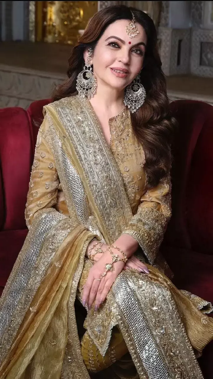 Nita Ambani in Hyderabadi kurta paired with Khadha Dupatta
