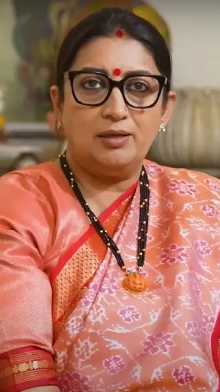 Rahul Gandhi comes to rescue of Smriti Irani