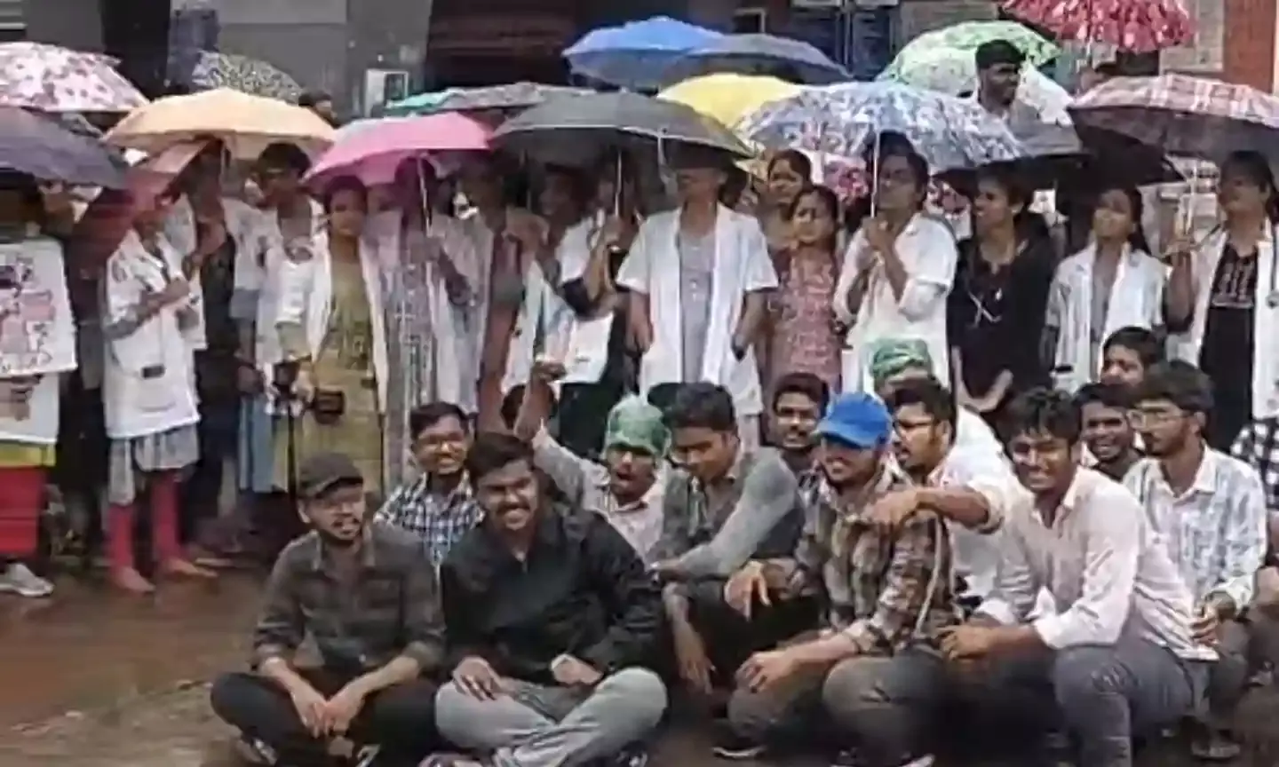 Vijayawada: Deceased patient’s attendants assault duty doctor at GGH; medicos go on strike