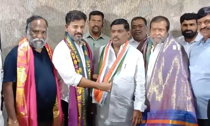 Patancheru MLA Gudem Mahipal Reddy joins Congress; 10th MLA to leave BRS