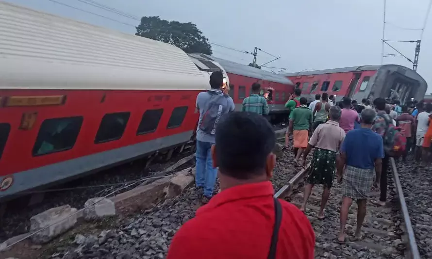 Two killed, 20 injured as 18 coaches of Howrah-Mumbai Mail derail in Jharkhand