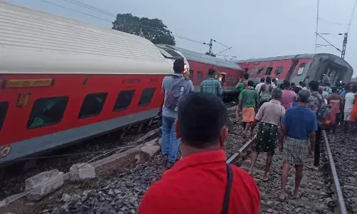 Two killed, 20 injured as 18 coaches of Howrah-Mumbai Mail derail in Jharkhand
