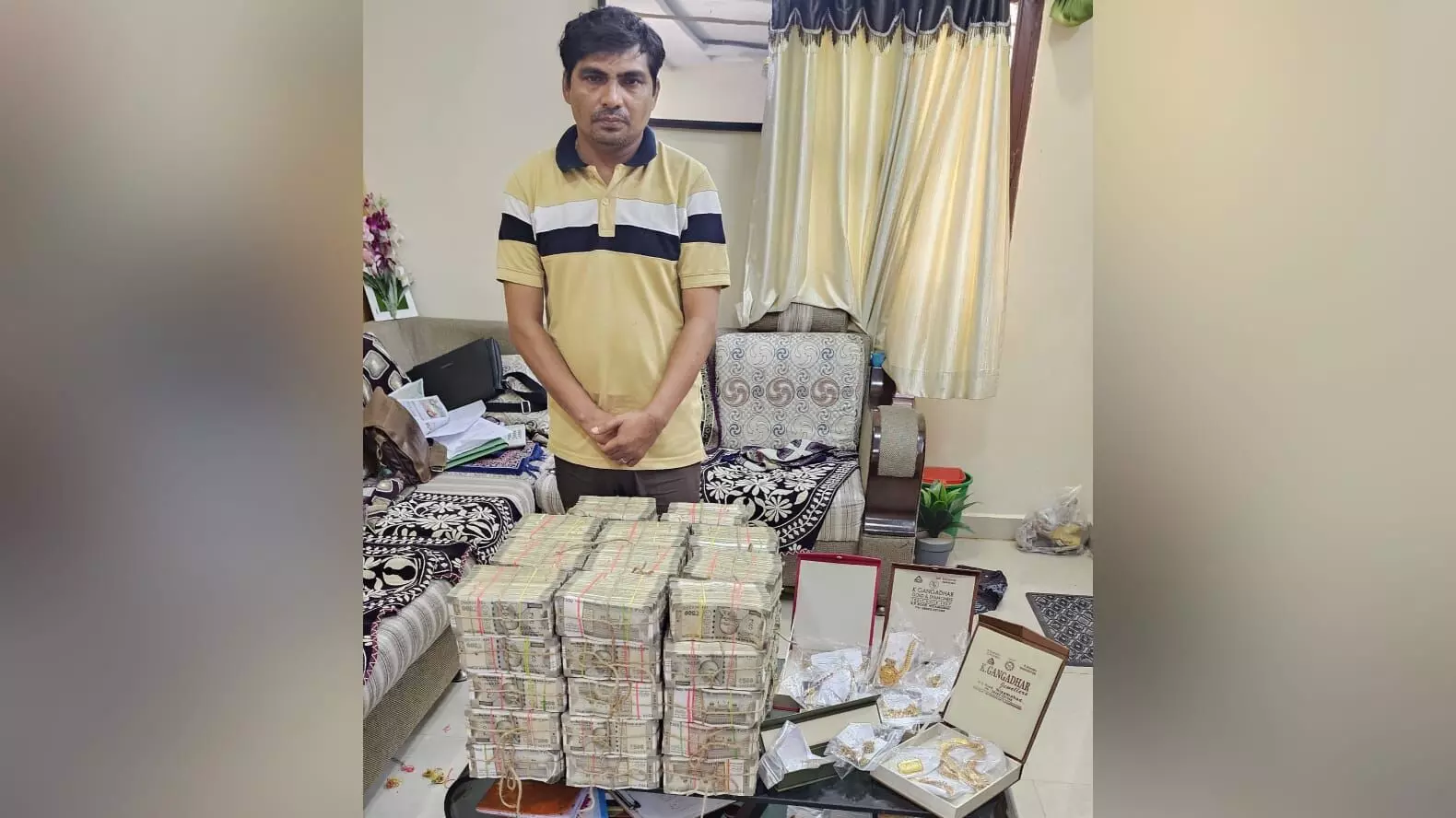 Nizamabad revenue officer Dasari Narendar held for Rs 6 crore disproportionate assets Nizamabad revenue officer Dasari Narendar held for Rs 6 crore disproportionate assets