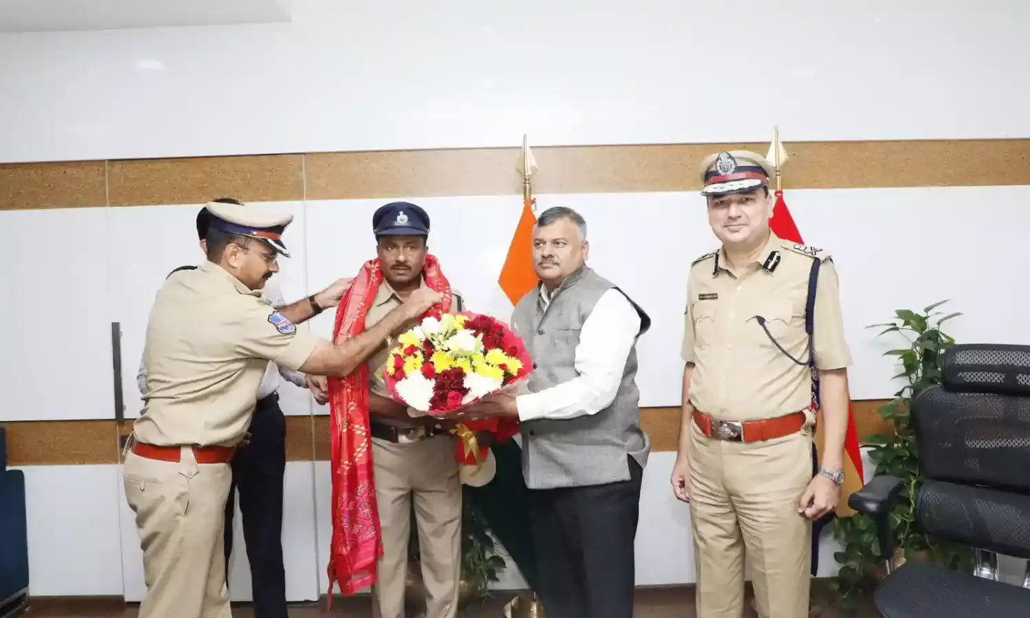 Telangana DGP lauds Head Constable Chaduvu Yadaiah for prestigious Presidents Medal for Gallantry