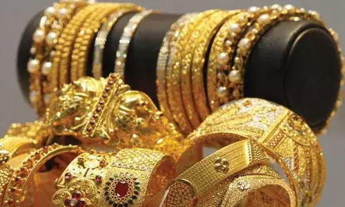 Gold rises Rs 300 per 10 g; silver declines Rs 300