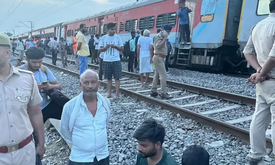 20 coaches of Sabarmati Express derail near Kanpur, no injuries reported