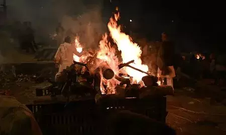 Telangana govt comes to aid of girl who conducted mothers funeral with donations