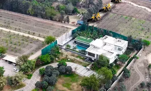 Telangana HC gives relief to HYDRAA on Janwada farmhouse