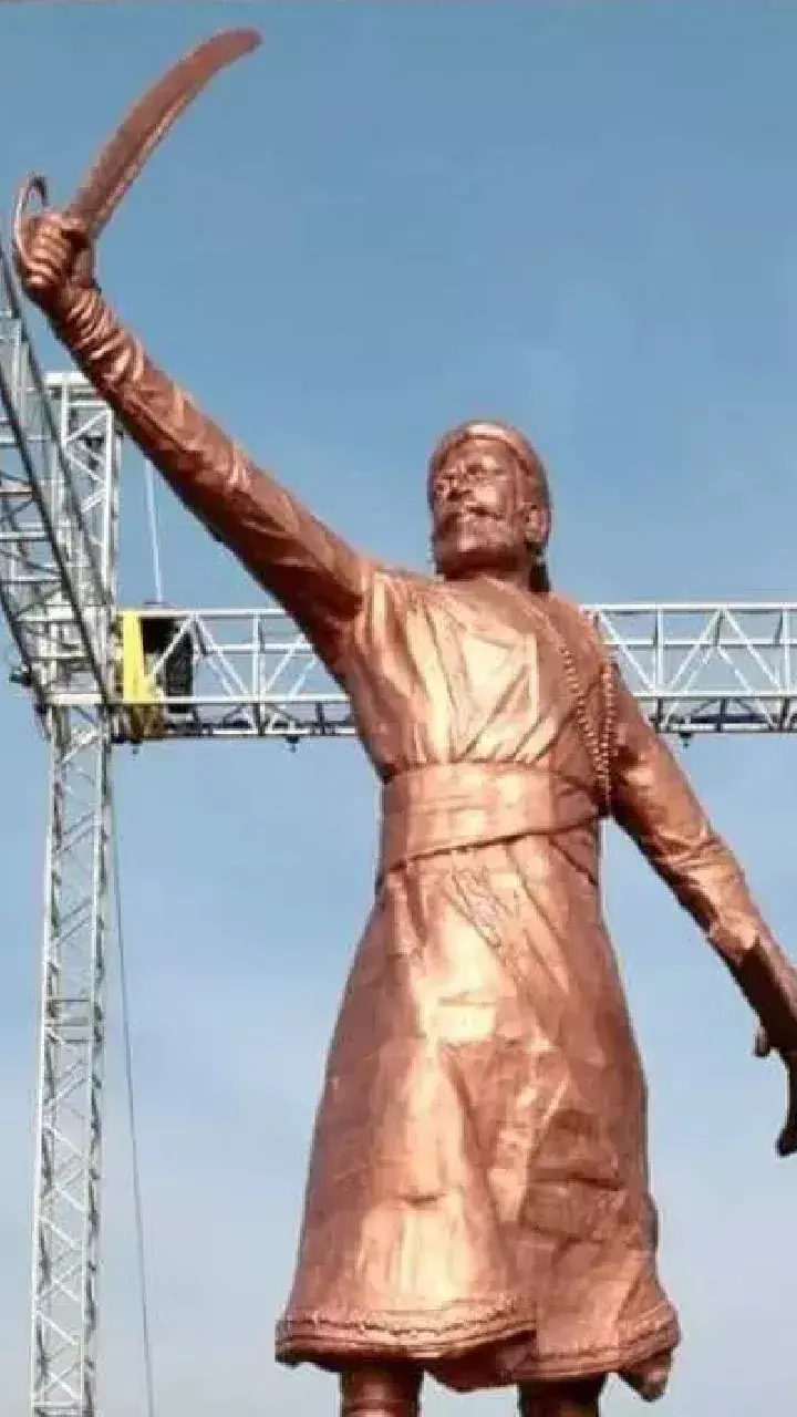 35-foot statue of Shivaji Maharaj collapses in Sindhudurg