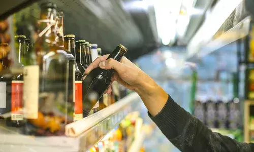 With Rs 1,623, Telangana has highest per capita expenditure on liquor; Andhra second