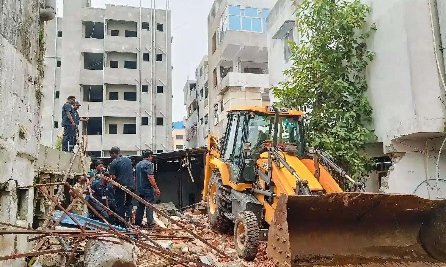 Hyderabad: HYDRAA intensifies anti-encroachment drive; removes toddy compound, shops at Ramnagar