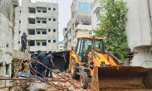 Hyderabad: HYDRAA intensifies anti-encroachment drive; removes toddy compound, shops at Ramnagar