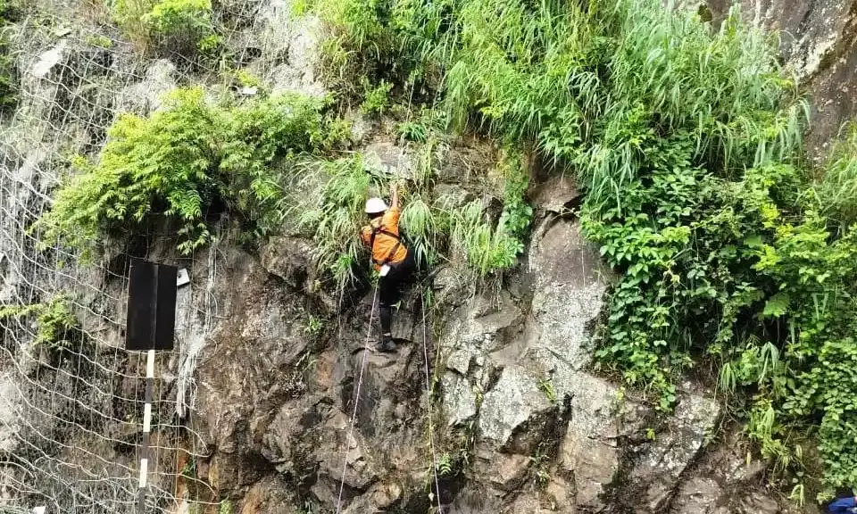 AP forms special railway teams to clear boulder obstructions in Ananthagiri Hills