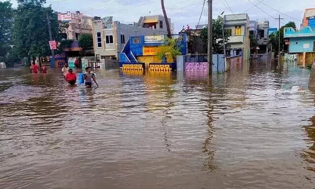 Khammam: Munneru River floods after 30 years; locals blame encroachments; over 100 villages submerged