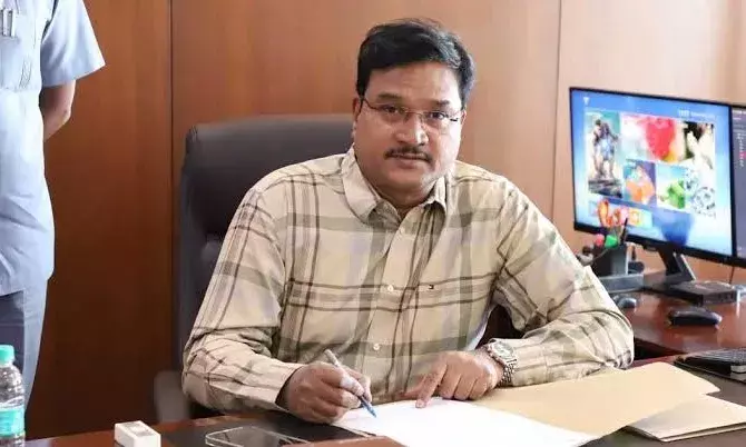 Sanga Reddy: Man posing as social worker threatens, blackmails builders in the name of HYDRAA; held