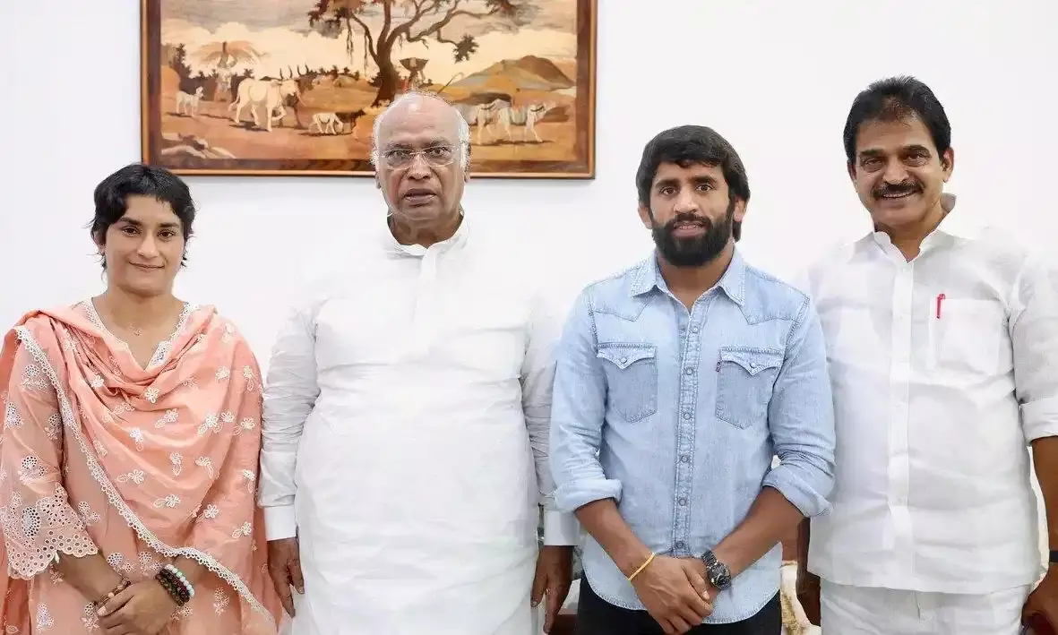 Vinesh Phogat, Bajrang Punia join Congress
