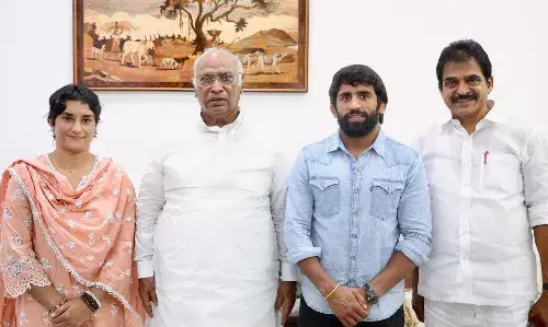 Vinesh Phogat, Bajrang Punia join Congress