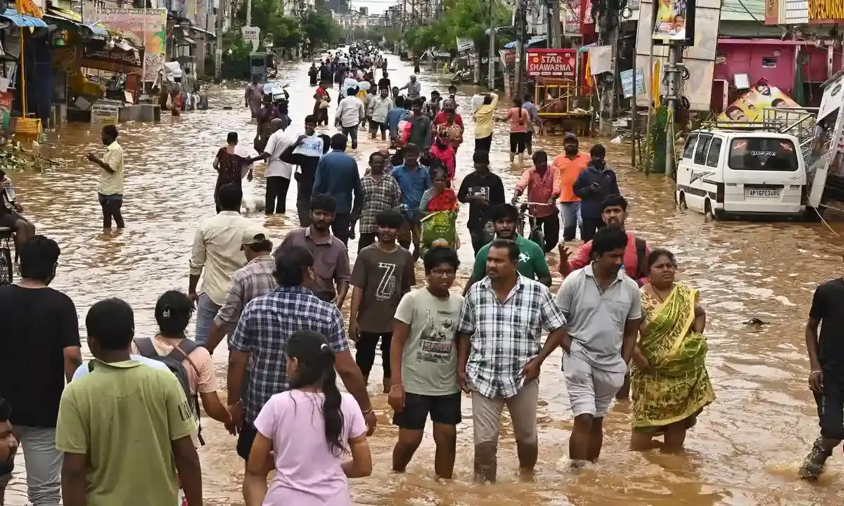 Vijayawada: VMC issues red alert, asks people in low-lying areas to shift as rains may swell Budameru