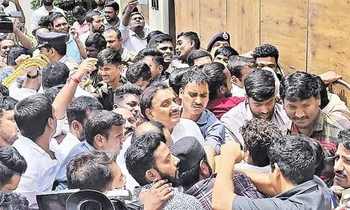 Hyderabad: Police book MLA Arekapudi Gandhi, corporator Goud for `attempting to murderā BRS MLA Kaushik Reddy