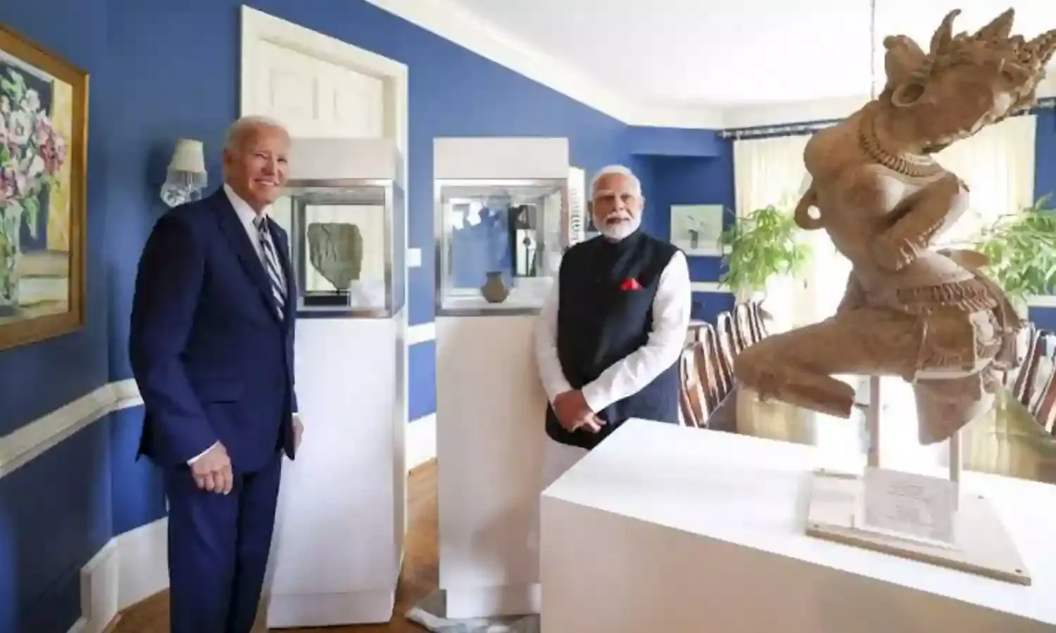 US hands over 297 antiquities smuggled out of India